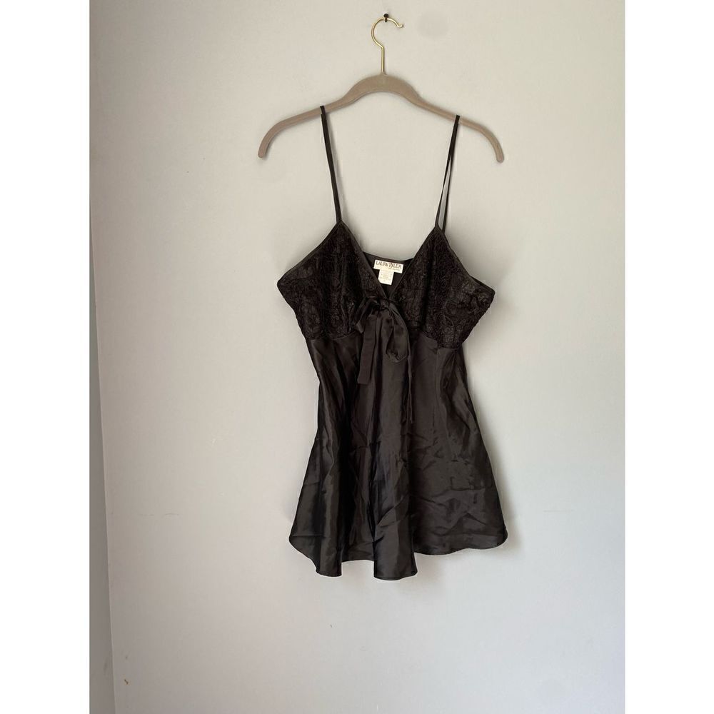 Laura Taylor vintage black lace top lingerie/satin feel/100% polyester/size larg